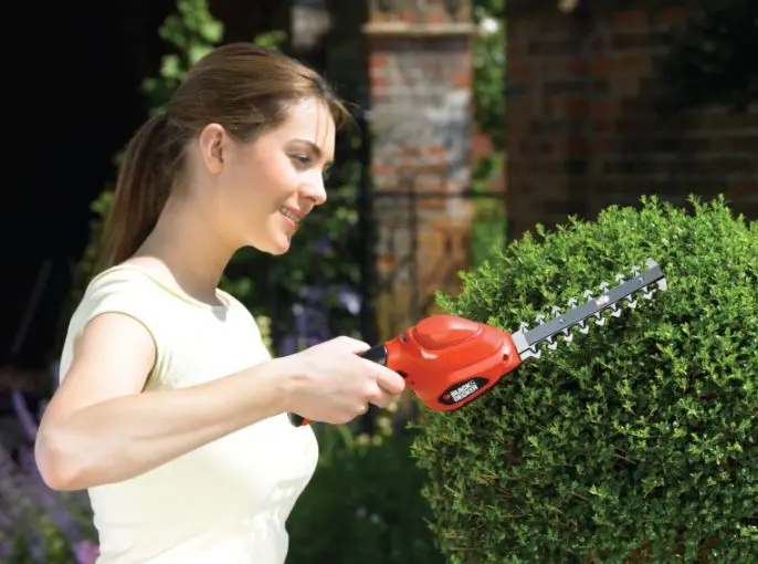 Black & Decker BLACK+DECKER - 3,6V ACCU-struik- En Grasschaar, Geïntegreerde Accu, Lader GSL300-QW 2 Black & Decker BLACK+DECKER - 3,6V ACCU-struik- En Grasschaar, Geïntegreerde Accu, Lader GSL300-QW - Afbeelding 2