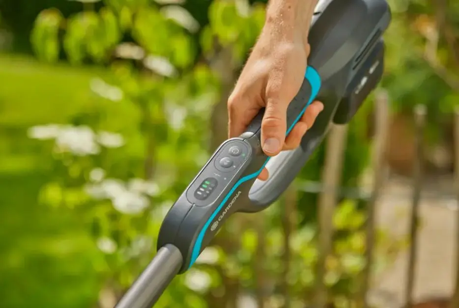 Gardena - 18V ACCU-trimmer PowerTrim 30, Snijbreedte 30 Cm, 1x Li-Ion 4,0 Ah Accu, Lader 14703-20 5 Gardena - 18V ACCU-trimmer PowerTrim 30, Snijbreedte 30 Cm, 1x Li-Ion 4,0 Ah Accu, Lader 14703-20 - Afbeelding 5