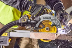 DeWALT Gereedschap - 18V ACCU Cirkelzaag, 1x 6,0 Ah FLEXVOLT, Oplader DCS573T1 -Sanitino Winkel 11a0516af3ba8126f09c32c1