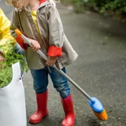 FISKARS Schoonmaken - Bezem Voor Kinderen 1001418 -Sanitino Winkel 14c1198fa90efdc2314e3c47