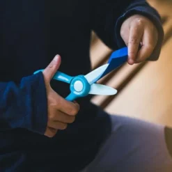 FISKARS - Kinderschaar, Voor Rechts-/linkshandigen, Lengte 16 Cm, Blauw 1064066 -Sanitino Winkel 1b1d80b5f09743c4c8b6fbd1