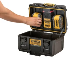 DeWALT Toebehoren - 4A Dubbele Oplader, Voor 18 V Accu&apos;s, In Koffer TOUGHSYSTEM DWST83471 -Sanitino Winkel 1fca36956ab9f0cb51bbc6d8