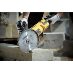 DeWALT Toebehoren - Diamantblad Voor Het Droogzagen Van Beton En Bakstenen - 230 X 22,2 Mm DT3731 -Sanitino Winkel 2e4e6421a738952e9b30e25f