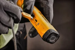 DeWALT Toebehoren - 3,6V Oplaadbare Zaklamp, 1200 Lm DCL183 -Sanitino Winkel 30af3cc463fa16dfc72828ba