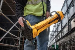 DeWALT - 18V ACCU LED Met Statief - Zonder Accu En Oplader DCL079 -Sanitino Winkel 3b2f181accb43e54c62308bf