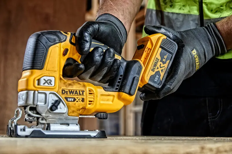 DeWALT Gereedschap - 18V ACCU Decoupeerzaag, 2x Accu 5.0 Ah XR, Oplader DCS334P2 5 DeWALT Gereedschap - 18V ACCU Decoupeerzaag, 2x Accu 5.0 Ah XR, Oplader DCS334P2 - Afbeelding 5