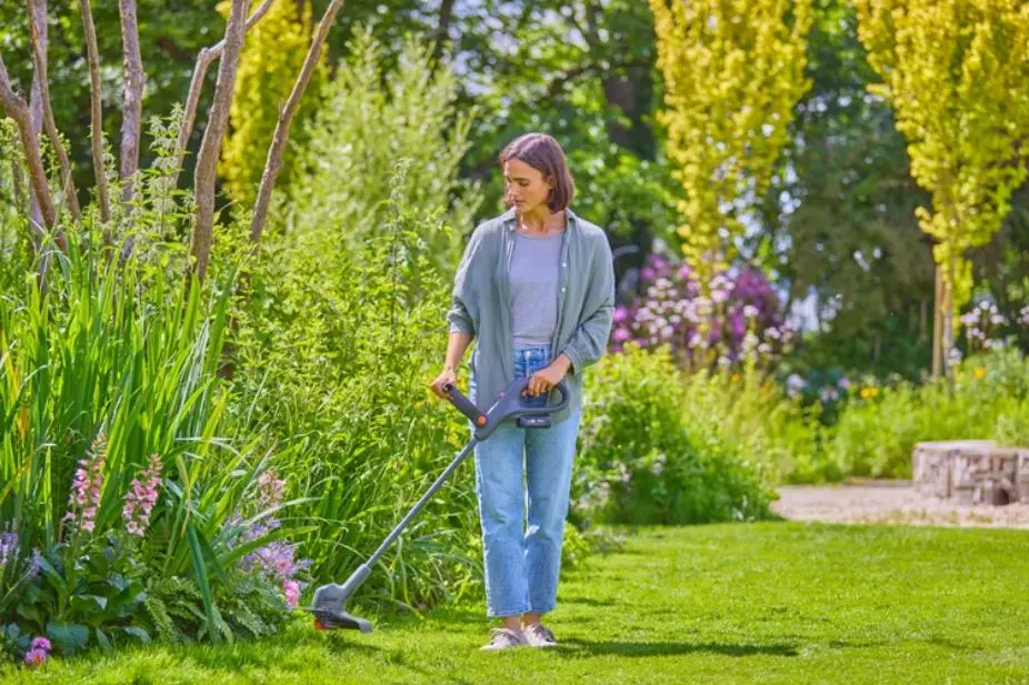 Gardena - 18V ACCU-trimmer EasyTrim 25, Snijbreedte 25 Cm, Zonder Accu En Lader 14704-55 2 Gardena - 18V ACCU-trimmer EasyTrim 25, Snijbreedte 25 Cm, Zonder Accu En Lader 14704-55 - Afbeelding 2