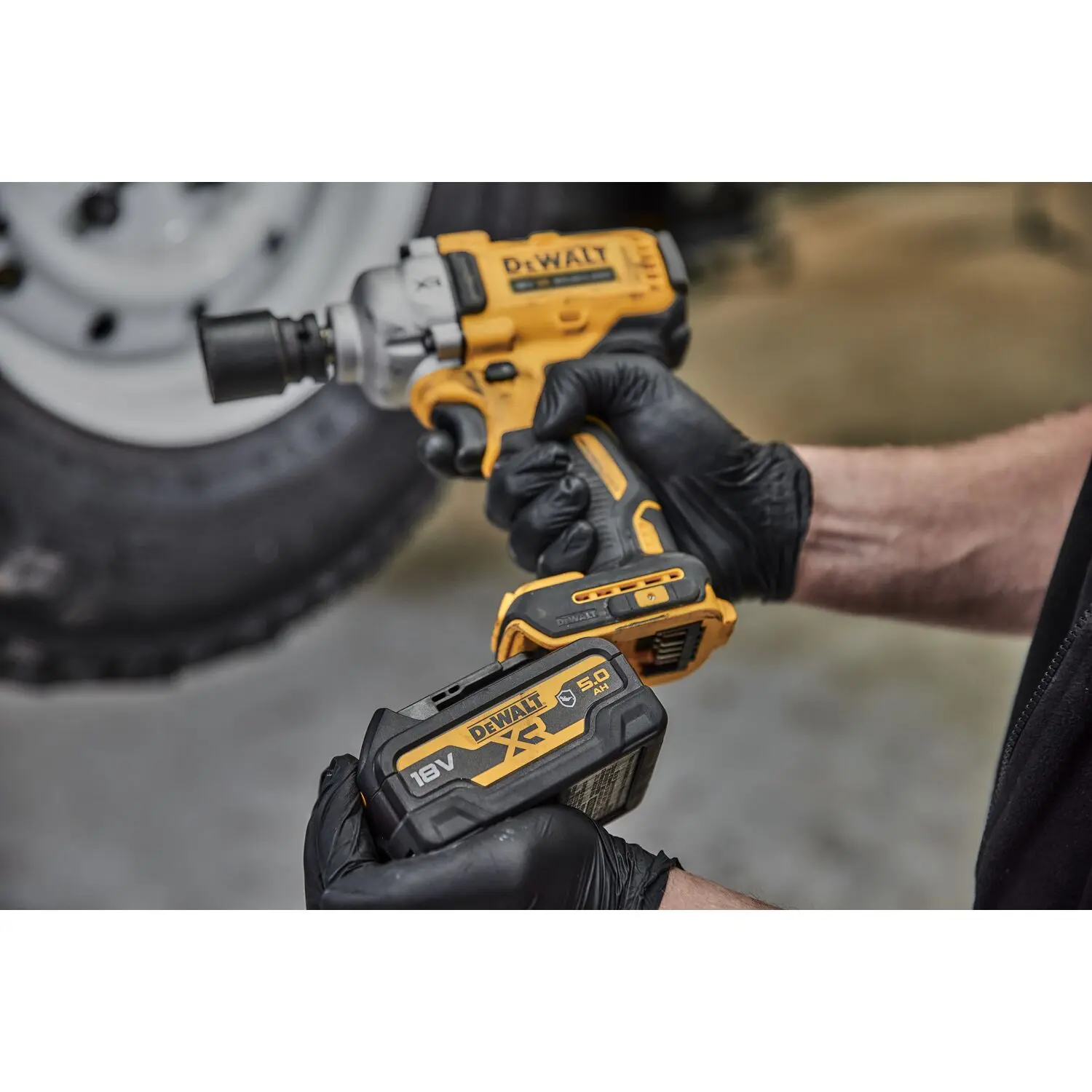 DeWALT Gereedschap - 18V ACCU Slagmoersleutel, 2x Accu 5,0 Ah XR, Rubberen Hoes, Oplader DCF891P2G 6 DeWALT Gereedschap - 18V ACCU Slagmoersleutel, 2x Accu 5,0 Ah XR, Rubberen Hoes, Oplader DCF891P2G - Afbeelding 6