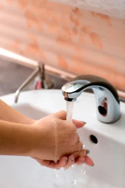 Sanela Elektronische Kranen - Staande Wastafelmengkraan Voor Batterijgebruik, Chroom SLU 02NB -Sanitino Winkel 61c67a1215a18fa293c7ccb2 1