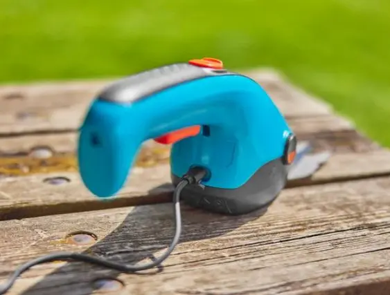 Gardena - 3,6V ACCU-grasschaar ClassicCut Li, Geïntegreerde Accu, Lader 9884-20 3 Gardena - 3,6V ACCU-grasschaar ClassicCut Li, Geïntegreerde Accu, Lader 9884-20 - Afbeelding 3