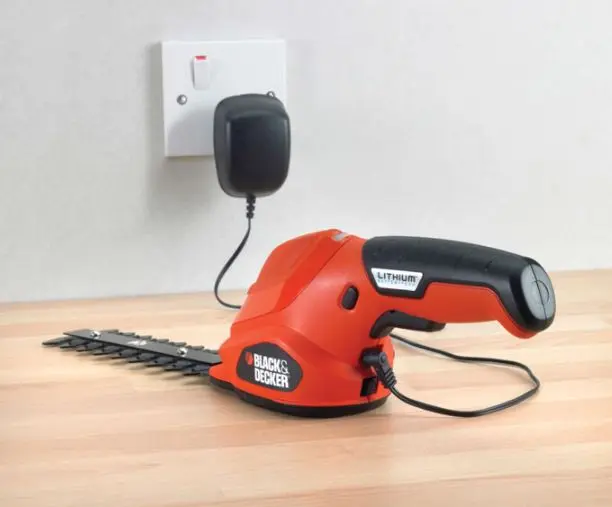 Black & Decker BLACK+DECKER - 3,6V ACCU-struik- En Grasschaar, Geïntegreerde Accu, Lader GSL300-QW 3 Black & Decker BLACK+DECKER - 3,6V ACCU-struik- En Grasschaar, Geïntegreerde Accu, Lader GSL300-QW - Afbeelding 3