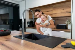 Sanela - Elektronische Keukenkraan Met Uittrekbare Vuistdouche, Netvoeding, Chroom SLU 68 -Sanitino Winkel 821f8827b1c25ff86e4df3e8