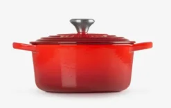 Le Creuset Signature - Ronde Ovenschaal Met Deksel, Inhoud 1,8 L, Cerise 21177180602430 -Sanitino Winkel 9c45fecce12497abb1951bc2