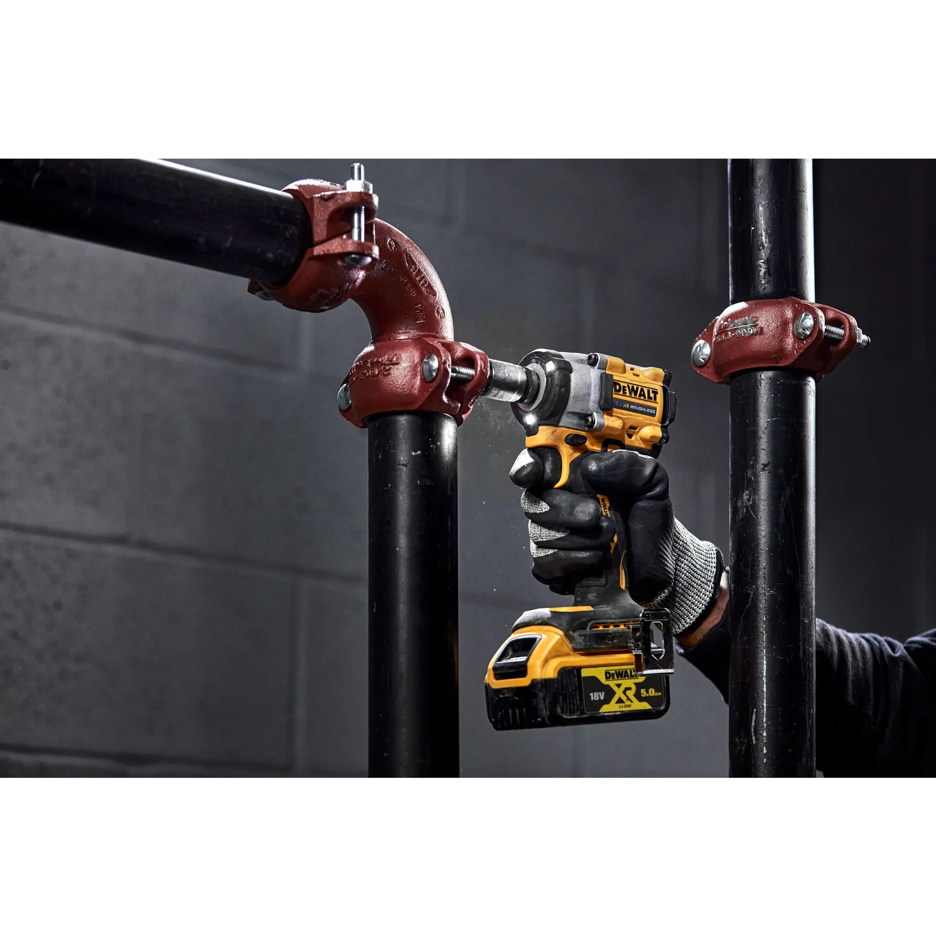 DeWALT Gereedschap - 18V ACCU Slagmoersleutel 406 Nm, 2x 5,0 Ah XR Accu DCF922P2T 2 DeWALT Gereedschap - 18V ACCU Slagmoersleutel 406 Nm, 2x 5,0 Ah XR Accu DCF922P2T - Afbeelding 2