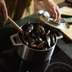 FISKARS Keukenapparatuur - Pan Met Deksel, Inhoud 3 L 1067639 -Sanitino Winkel a4d27611b76aec9eb42c931a