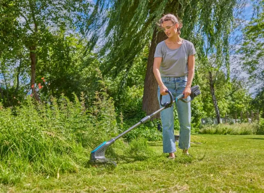 Gardena - 18V ACCU-trimmer PowerTrim 30, Snijbreedte 30 Cm, 1x Li-Ion 4,0 Ah Accu, Lader 14703-20 6 Gardena - 18V ACCU-trimmer PowerTrim 30, Snijbreedte 30 Cm, 1x Li-Ion 4,0 Ah Accu, Lader 14703-20 - Afbeelding 6