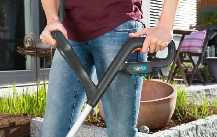 Gardena - 14,4 V SmallCut Li-23R ACCU-trimmer, Werkbreedte 23 Cm, Geïntegreerde Accu, Lader 9822-20 3 Gardena - 14,4 V SmallCut Li-23R ACCU-trimmer, Werkbreedte 23 Cm, Geïntegreerde Accu, Lader 9822-20 - Afbeelding 3