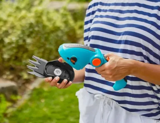 Gardena - 3,6 V ACCU-gras- En Buxusschaar ComfortCut Li, Geïntegreerde Accu, Lader 9888-20 3 Gardena - 3,6 V ACCU-gras- En Buxusschaar ComfortCut Li, Geïntegreerde Accu, Lader 9888-20 - Afbeelding 3