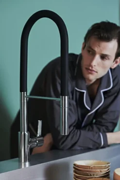 Ideal Standard Gusto - Keukenkraan Met Flexibele Arm En Douche, Chroom/zwart BD417AA -Sanitino Winkel fa6987bf0986ad78ee8cc497